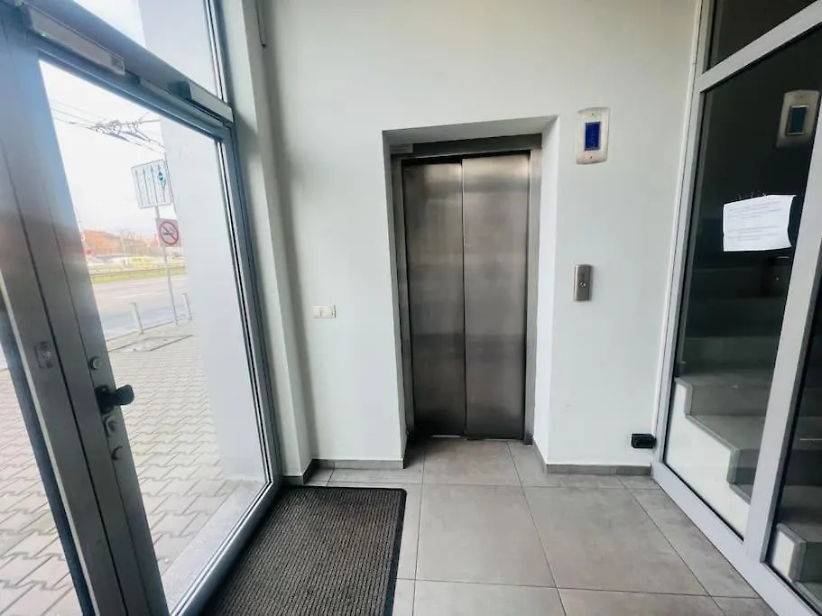 1Bd Apartment Near Lions' Bridge + Desk Sofia